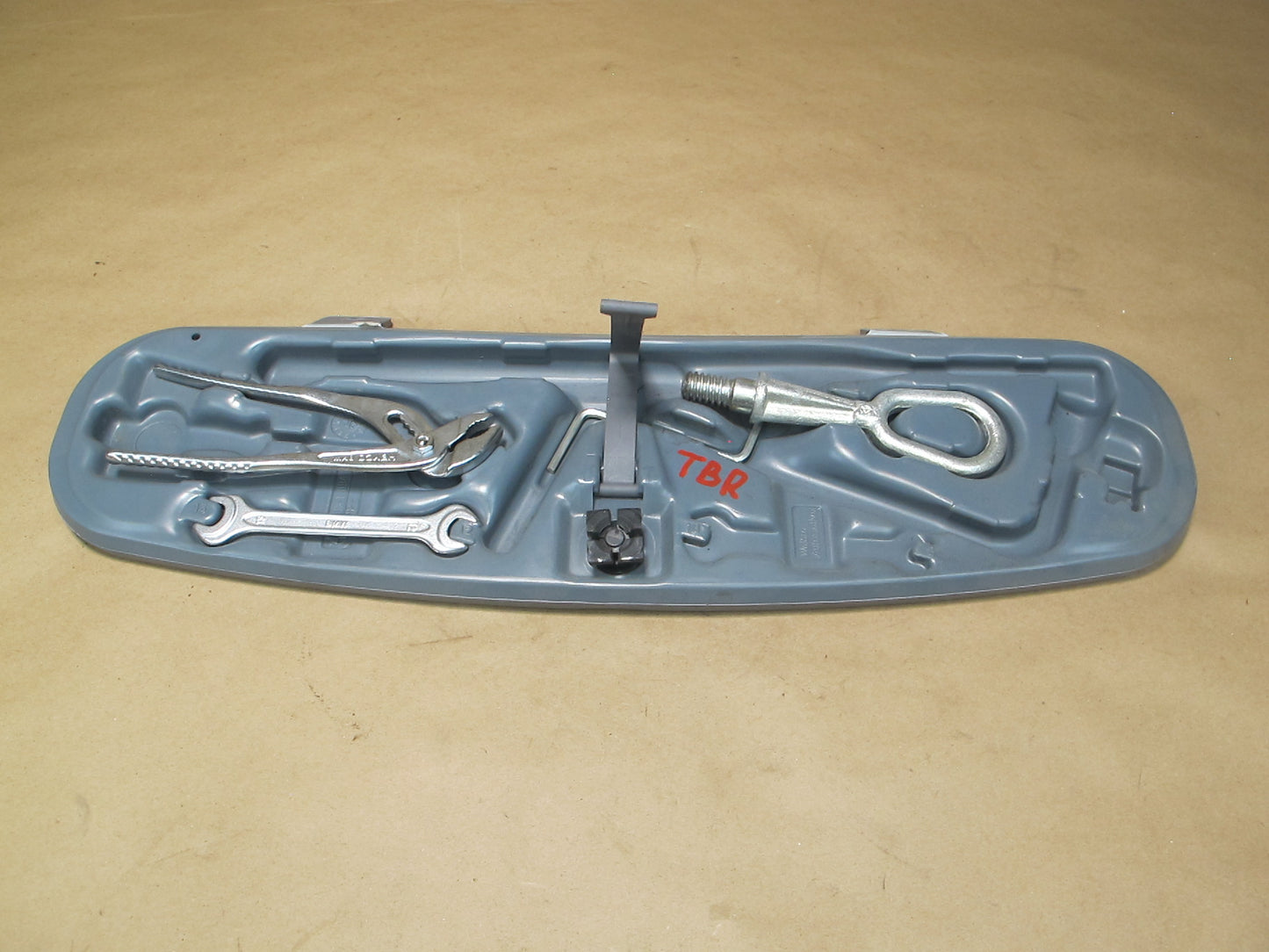 01-06 BMW E46 3-SERIES Coupe Spare Tire Tool KIT w Case 1094910 OEM
