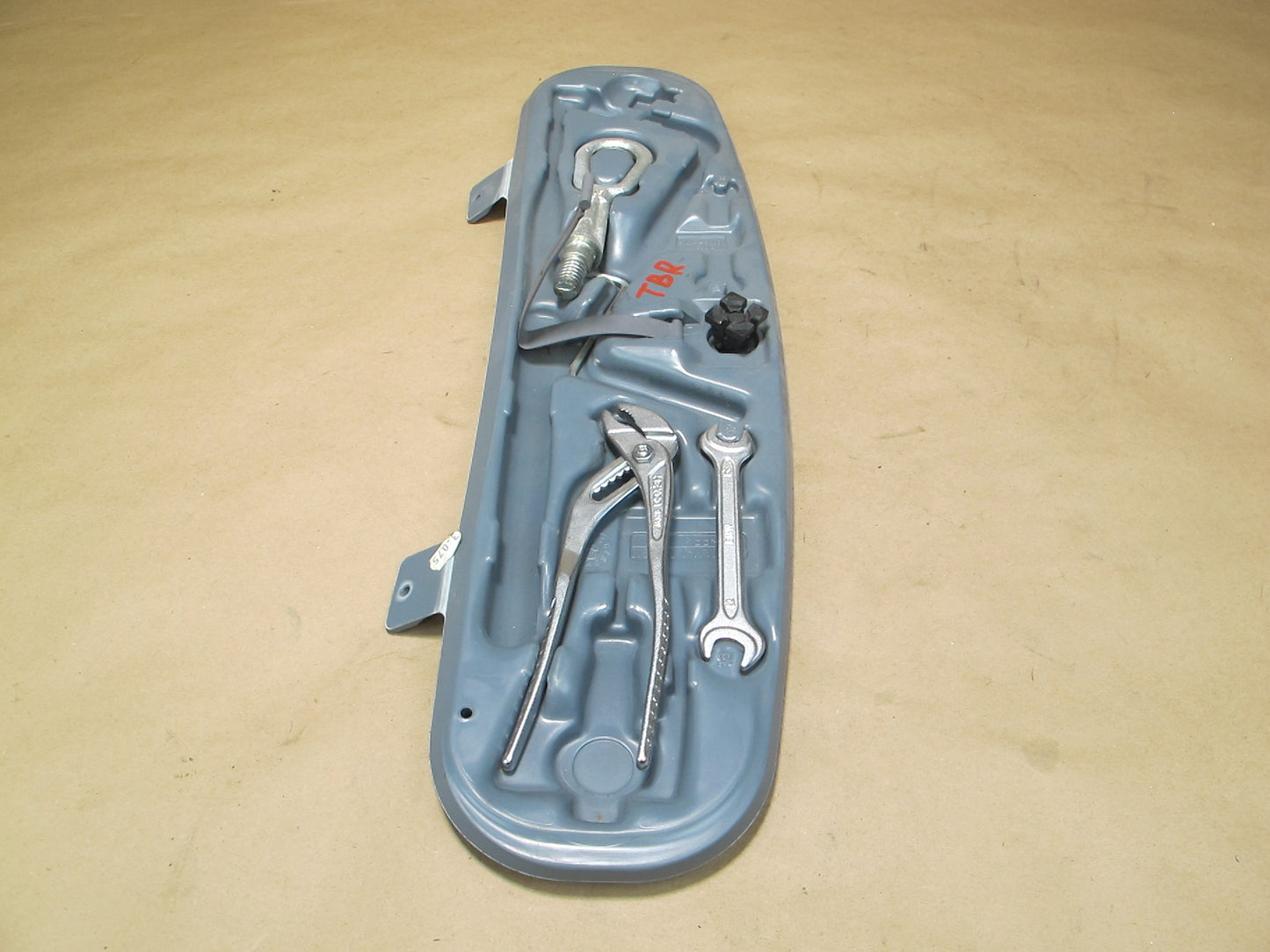 01-06 BMW E46 3-SERIES Coupe Spare Tire Tool KIT w Case 1094910 OEM