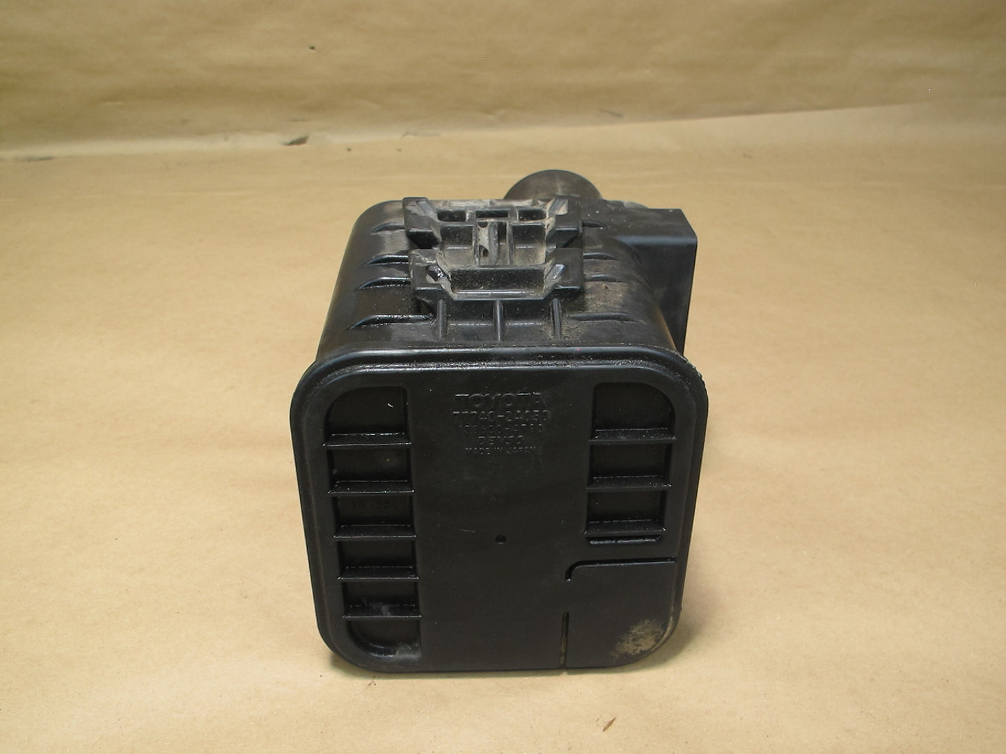 92-00 Lexus UZZ30 SC300 SC400 Fuel Evap Vapor Charcoal Canister OEM