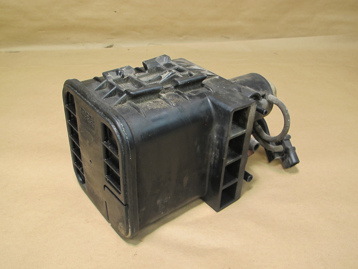 92-00 Lexus UZZ30 SC300 SC400 Fuel Evap Vapor Charcoal Canister OEM