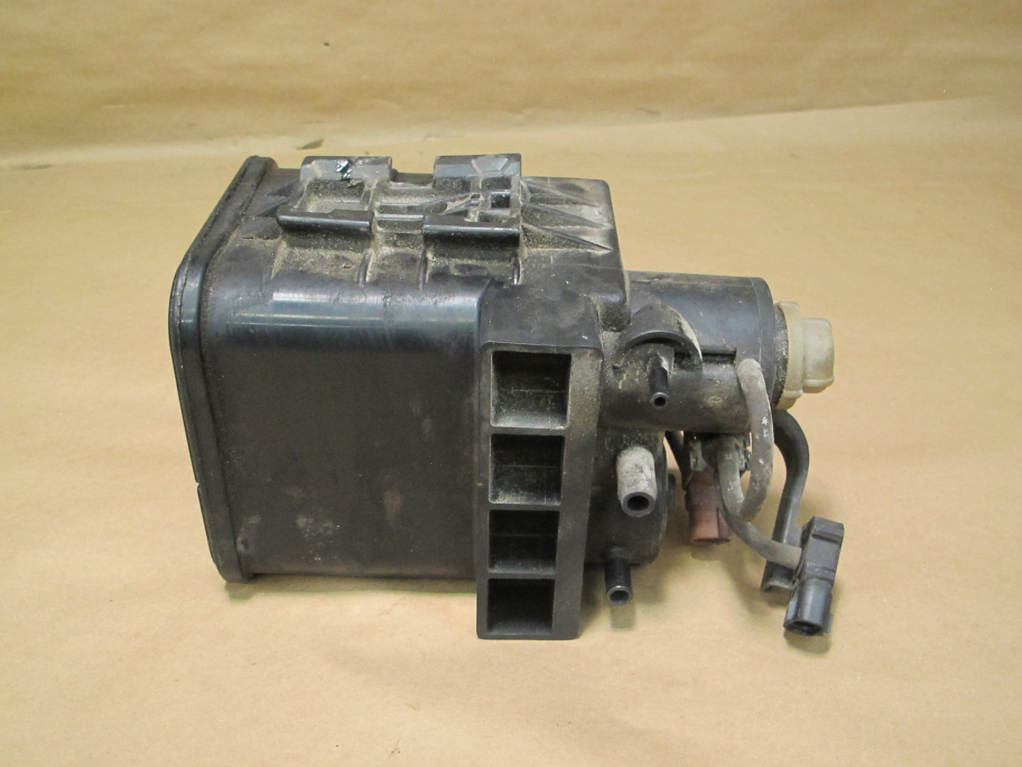 92-00 Lexus UZZ30 SC300 SC400 Fuel Evap Vapor Charcoal Canister OEM
