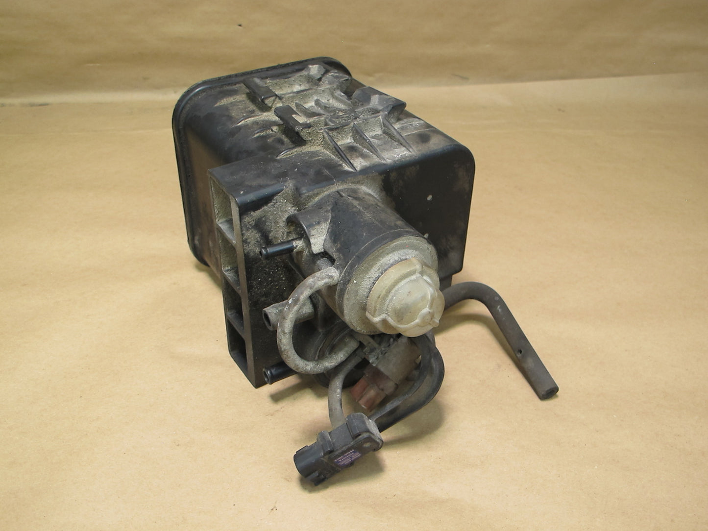 92-00 Lexus UZZ30 SC300 SC400 Fuel Evap Vapor Charcoal Canister OEM