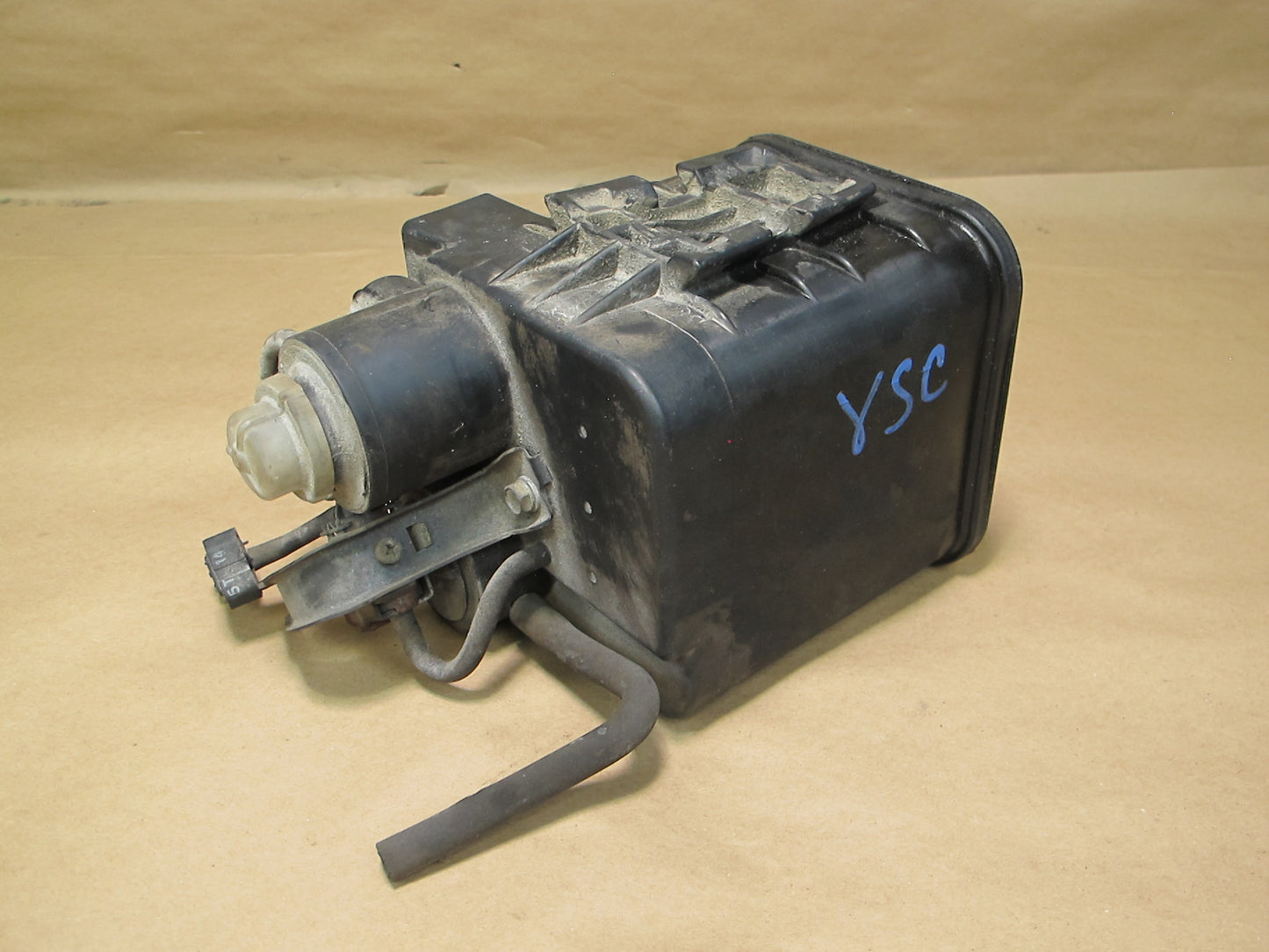 92-00 Lexus UZZ30 SC300 SC400 Fuel Evap Vapor Charcoal Canister OEM