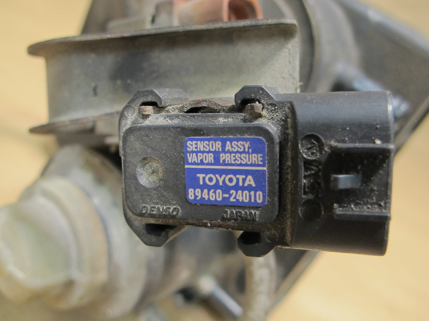 92-00 Lexus UZZ30 SC300 SC400 Fuel Evap Vapor Charcoal Canister OEM