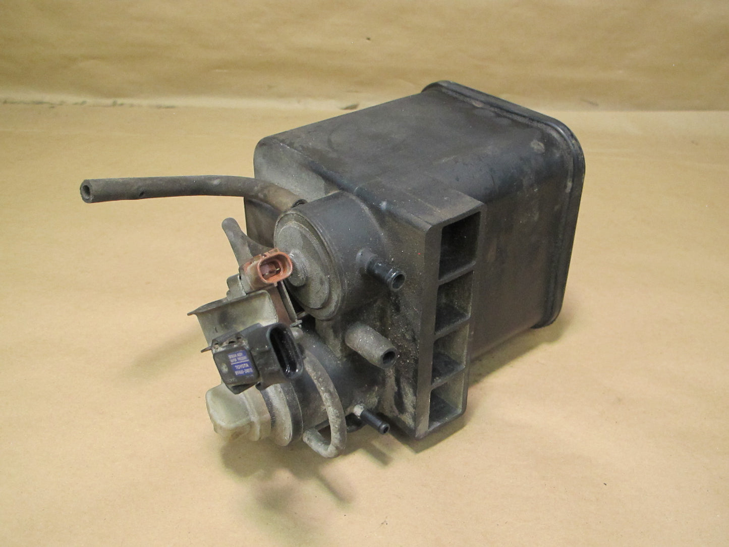 92-00 Lexus UZZ30 SC300 SC400 Fuel Evap Vapor Charcoal Canister OEM