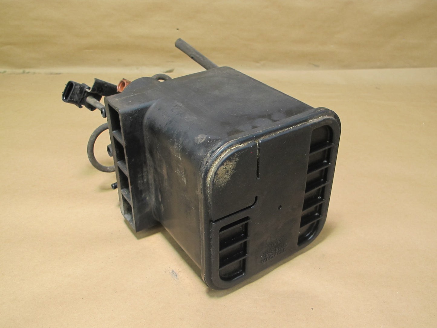 92-00 Lexus UZZ30 SC300 SC400 Fuel Evap Vapor Charcoal Canister OEM