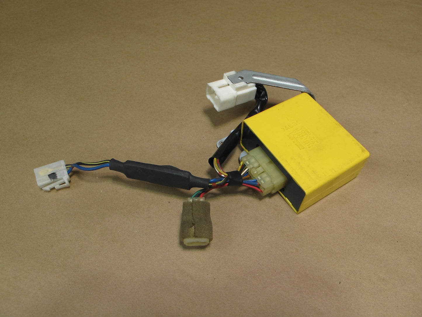 92-00 Lexus UZZ30 SC300 SC400 Radio Antenna Relay Module 85914-24030 OEM