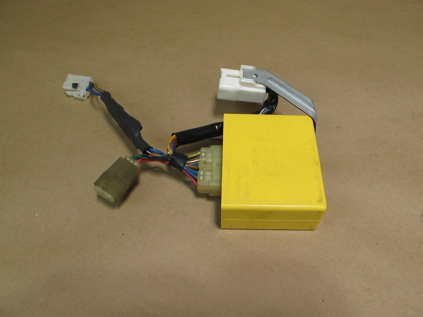 92-00 Lexus UZZ30 SC300 SC400 Radio Antenna Relay Module 85914-24030 OEM