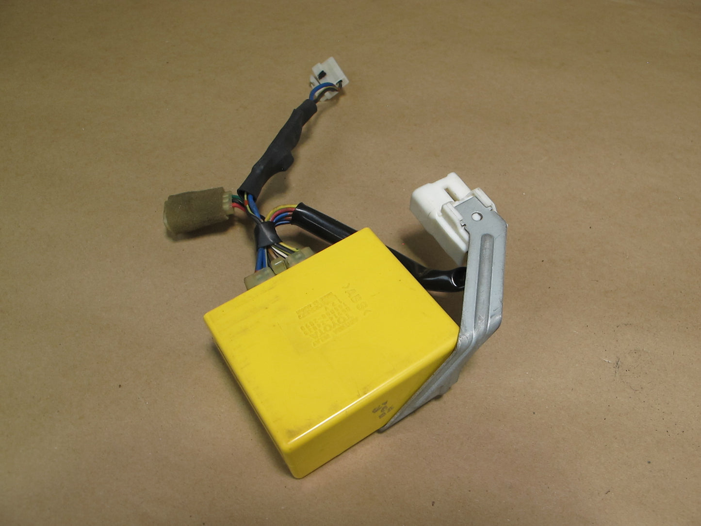 92-00 Lexus UZZ30 SC300 SC400 Radio Antenna Relay Module 85914-24030 OEM