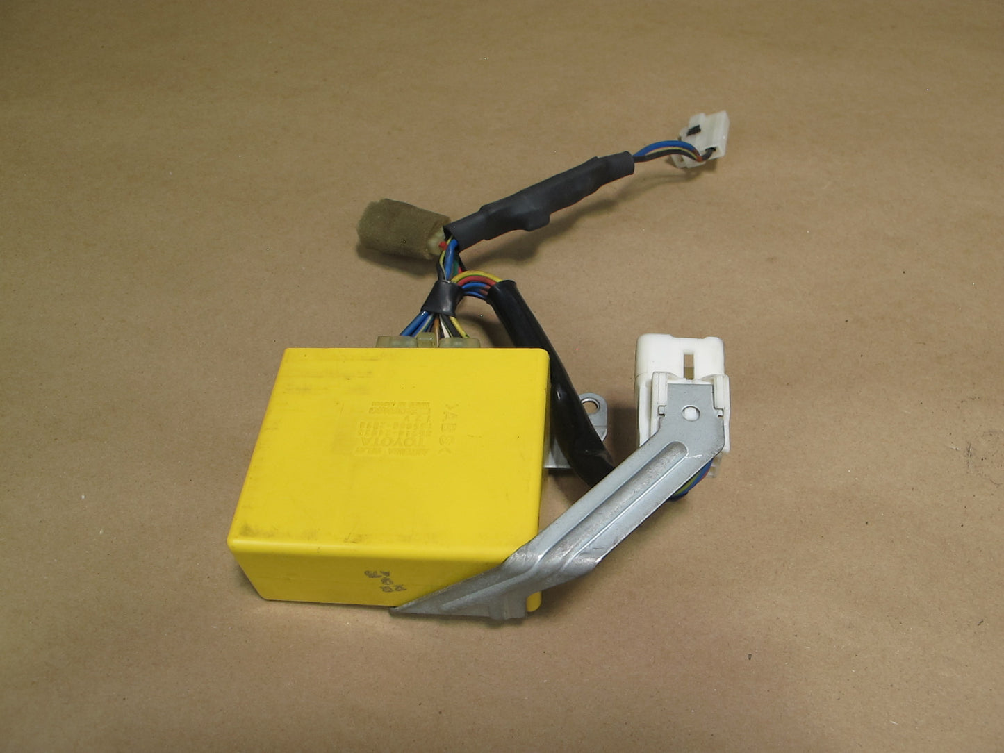 92-00 Lexus UZZ30 SC300 SC400 Radio Antenna Relay Module 85914-24030 OEM