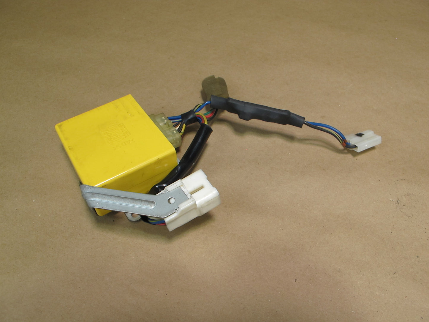 92-00 Lexus UZZ30 SC300 SC400 Radio Antenna Relay Module 85914-24030 OEM