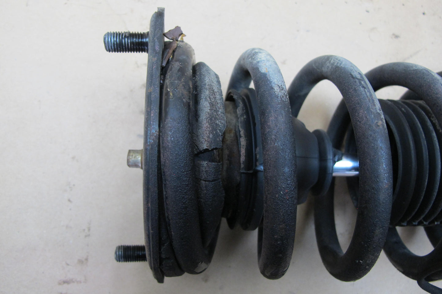 90-96 Nissan Z32 300ZX NON Turbo 2+0 Set of 2 Front Strut Shock Absorber OEM