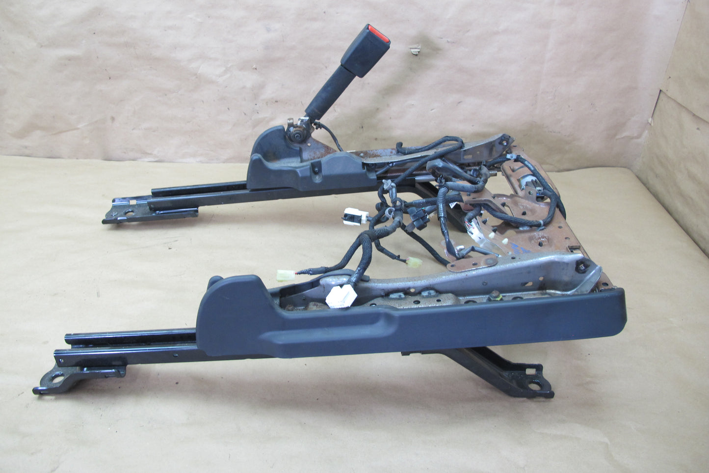 2013-2017 Infiniti JX35 QX60 Front Right Pass Side Seat Track Frame W/ Motor