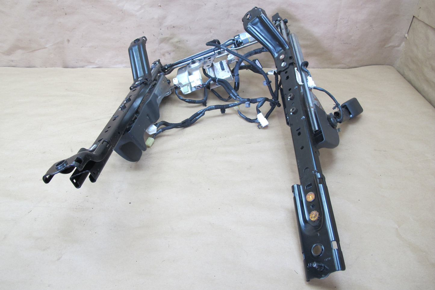 2013-2017 Infiniti JX35 QX60 Front Right Pass Side Seat Track Frame W/ Motor