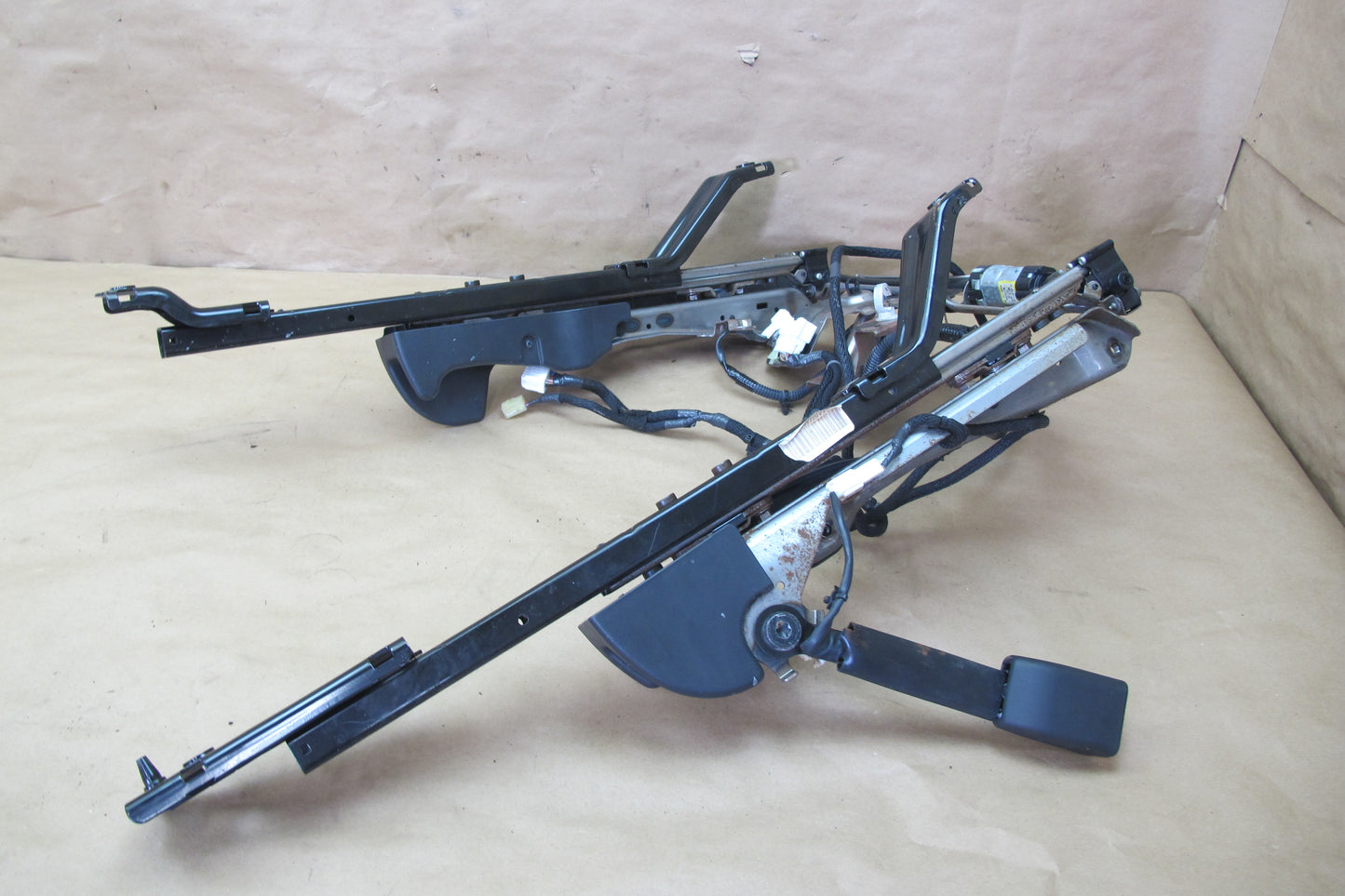 2013-2017 Infiniti JX35 QX60 Front Right Pass Side Seat Track Frame W/ Motor