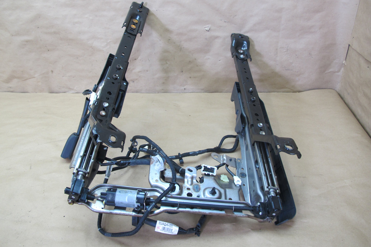 2013-2017 Infiniti JX35 QX60 Front Right Pass Side Seat Track Frame W/ Motor