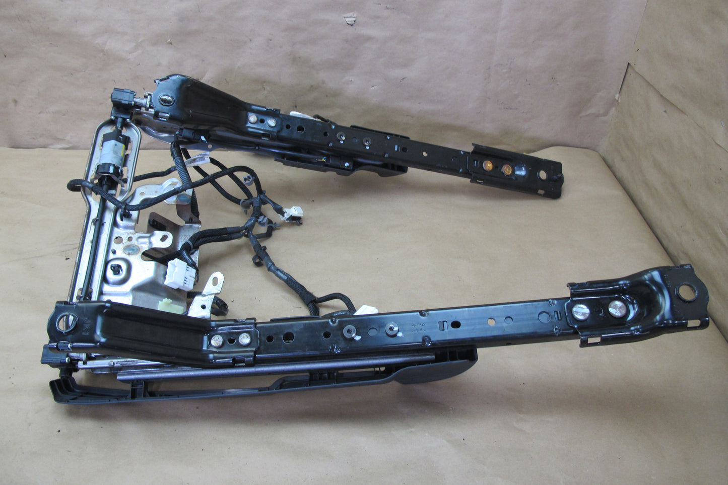 2013-2017 Infiniti JX35 QX60 Front Right Pass Side Seat Track Frame W/ Motor