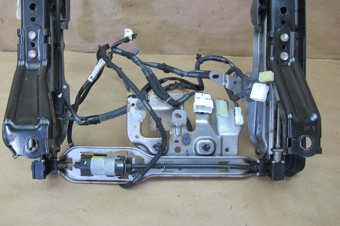 2013-2017 Infiniti JX35 QX60 Front Right Pass Side Seat Track Frame W/ Motor