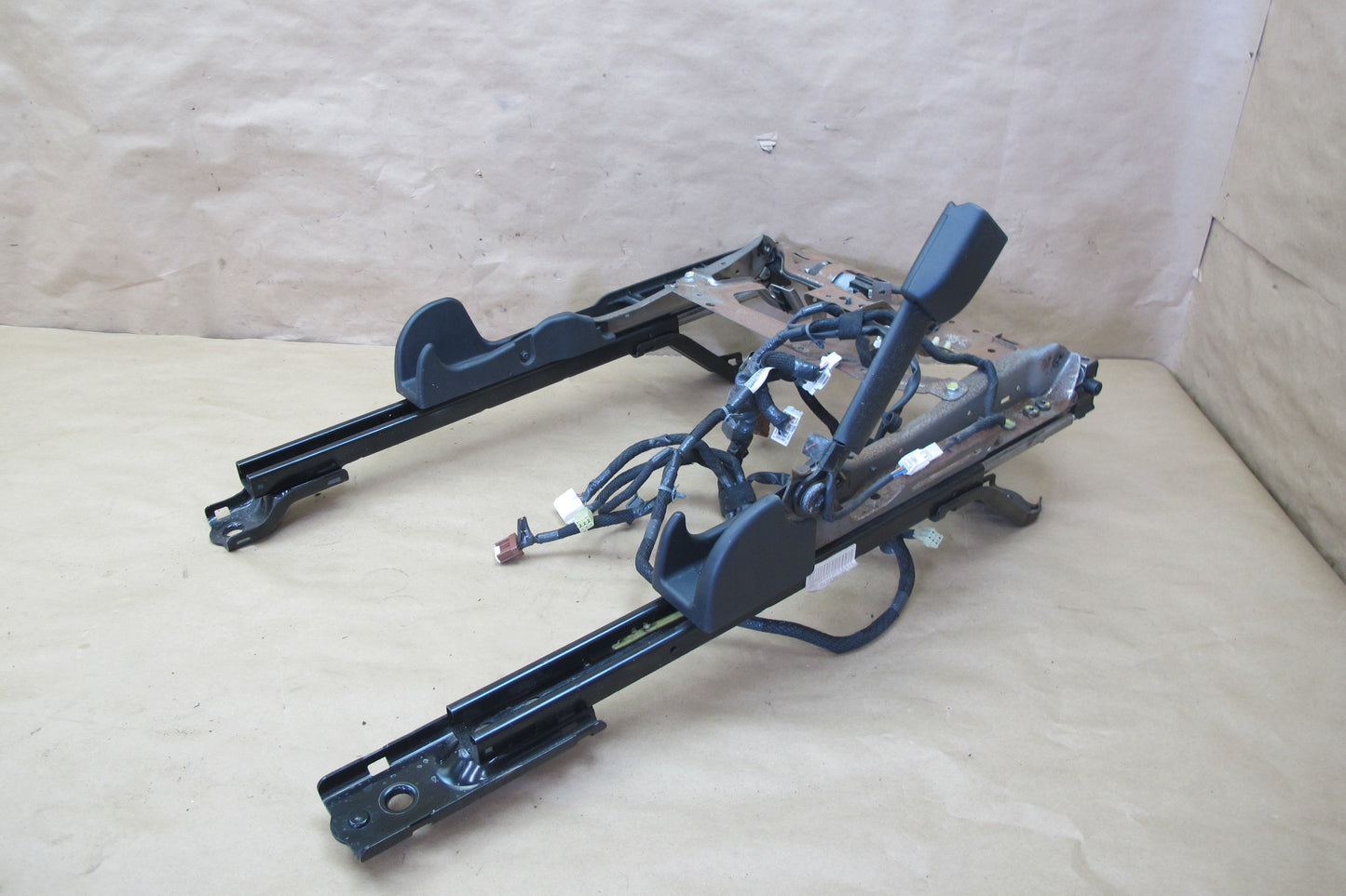 2013-2017 Infiniti JX35 QX60 Front Left Driver Side Seat Track Frame W/ Motor