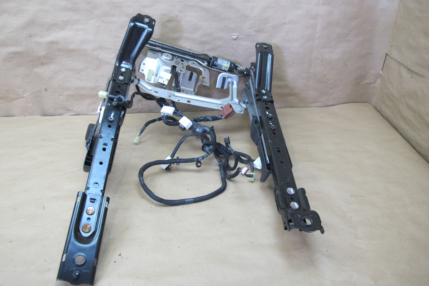 2013-2017 Infiniti JX35 QX60 Front Left Driver Side Seat Track Frame W/ Motor