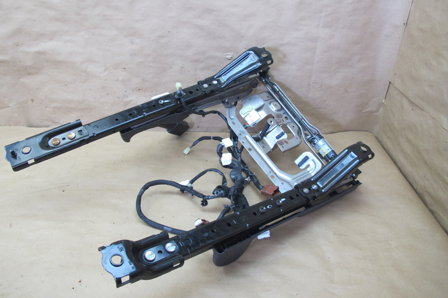 2013-2017 Infiniti JX35 QX60 Front Left Driver Side Seat Track Frame W/ Motor
