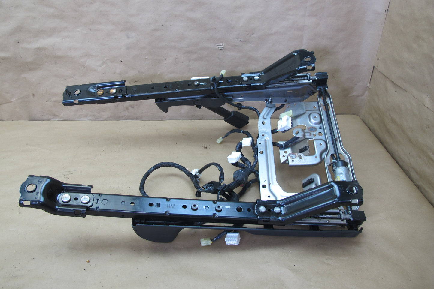 2013-2017 Infiniti JX35 QX60 Front Left Driver Side Seat Track Frame W/ Motor