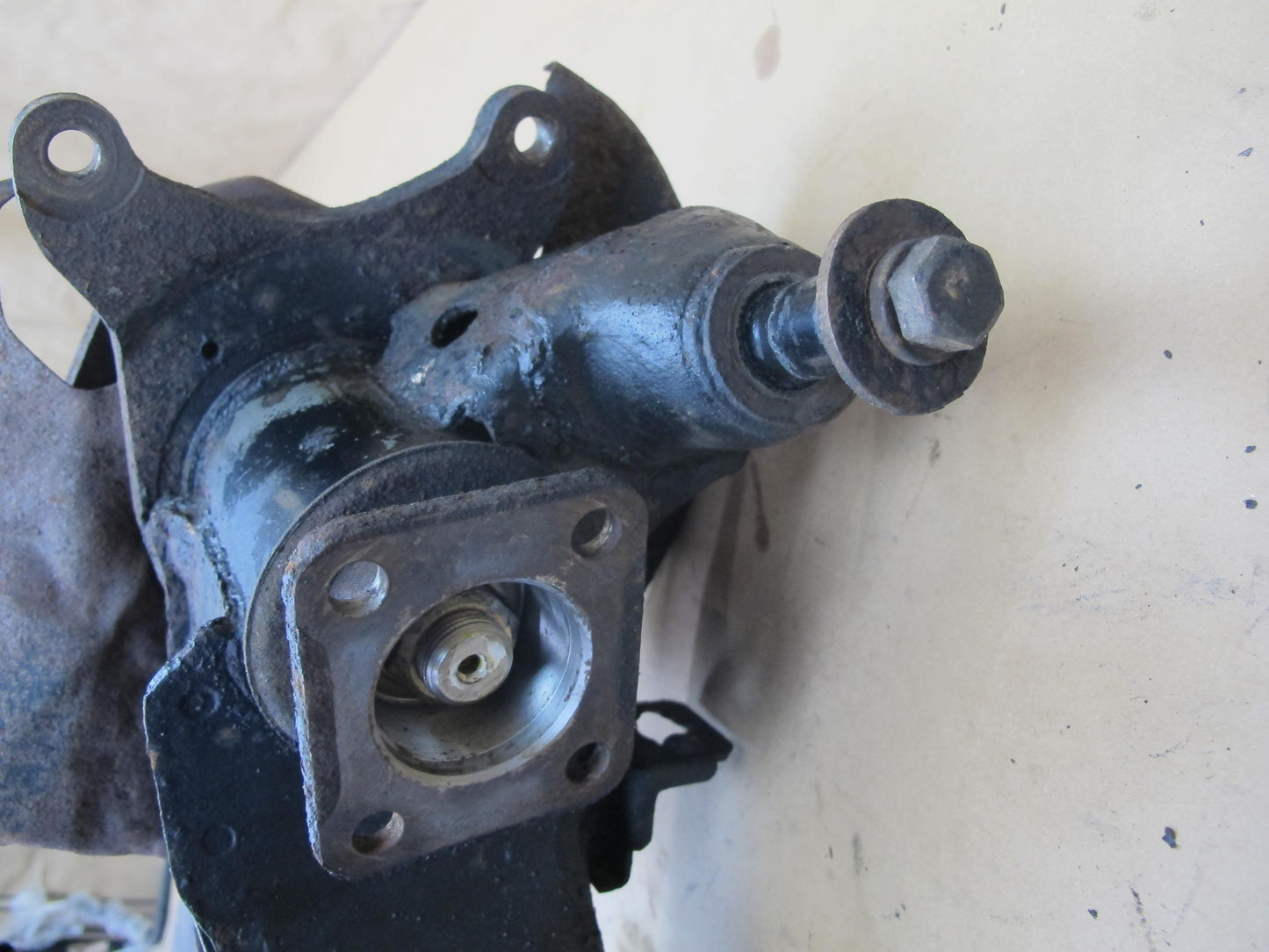 82-83 Datsun Nissan 280ZXS130 2+0 NA Rear Left Trailing Arm Hub Spindle OEM