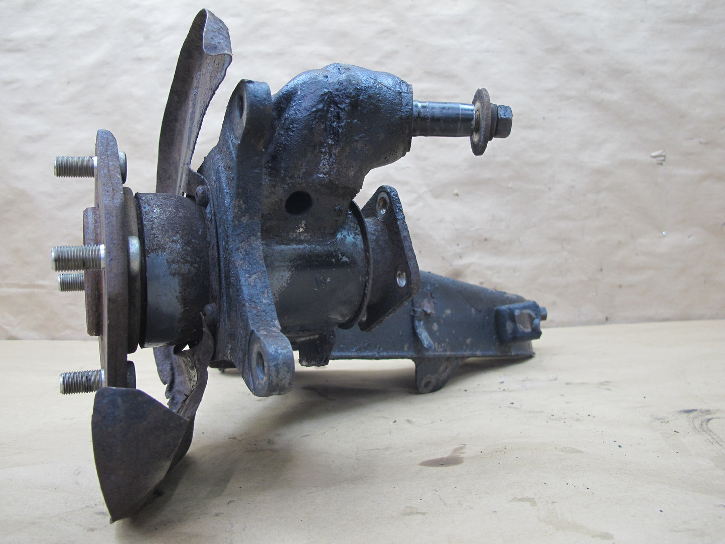 82-83 Datsun Nissan 280ZXS130 2+0 NA Rear Left Trailing Arm Hub Spindle OEM