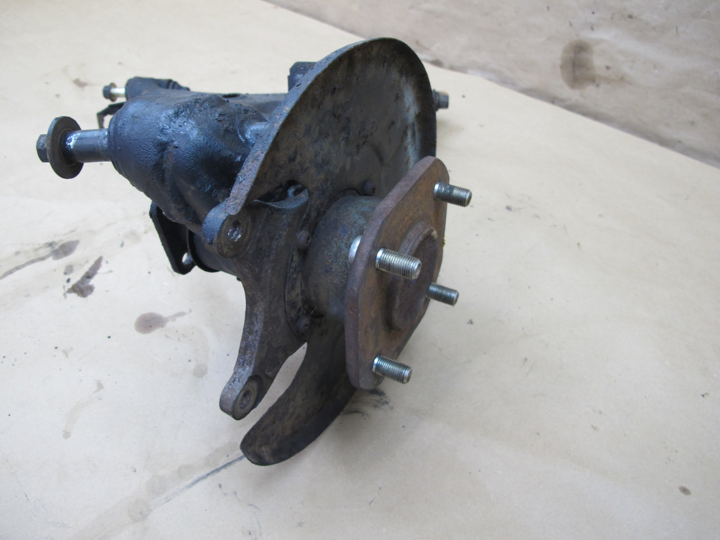 82-83 Datsun Nissan 280ZXS130 2+0 NA Rear Right Trailing Arm Hub Spindle OEM