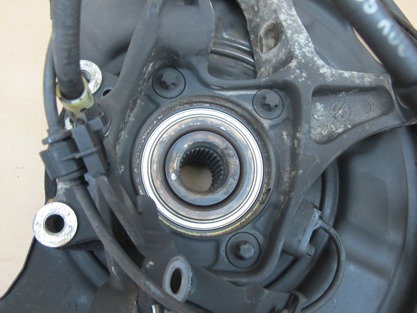 03-08 Mercedes R230 Sl-class Rear Left Spindle Knuckle Wheel Hub Bearing OEM