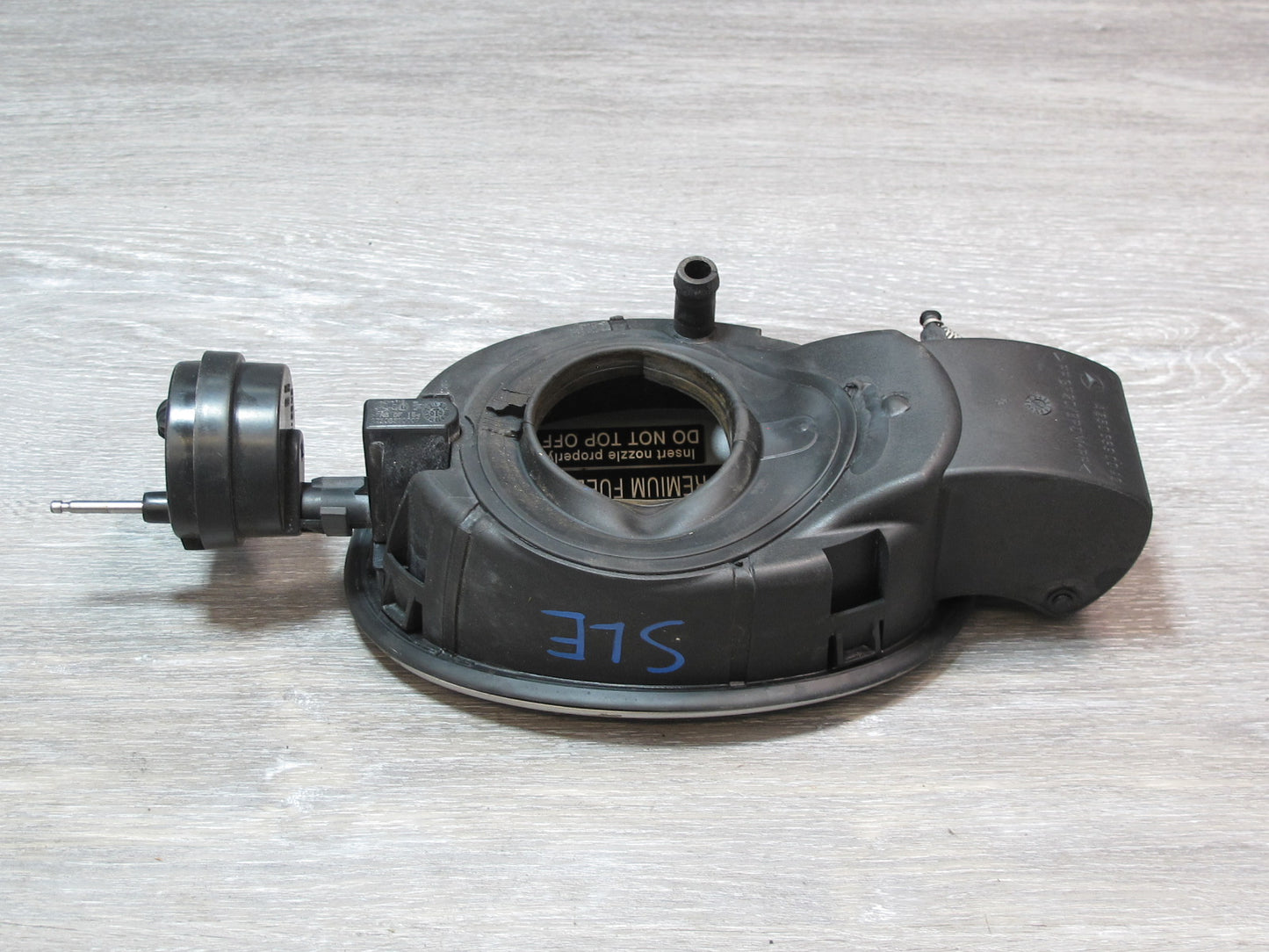 03-06 Mercedes R230 Fuel Tank Filler Door Lid Cover Actuator Housing Set OEM