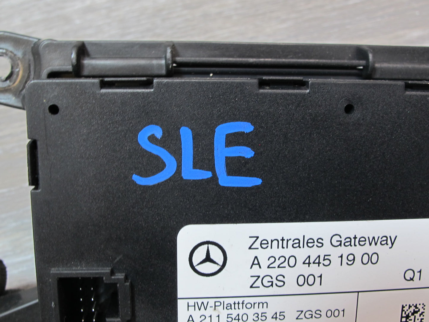 03-06 Mercedes R230 Sl-class Central Gateway Control Module 2204451900 OEM