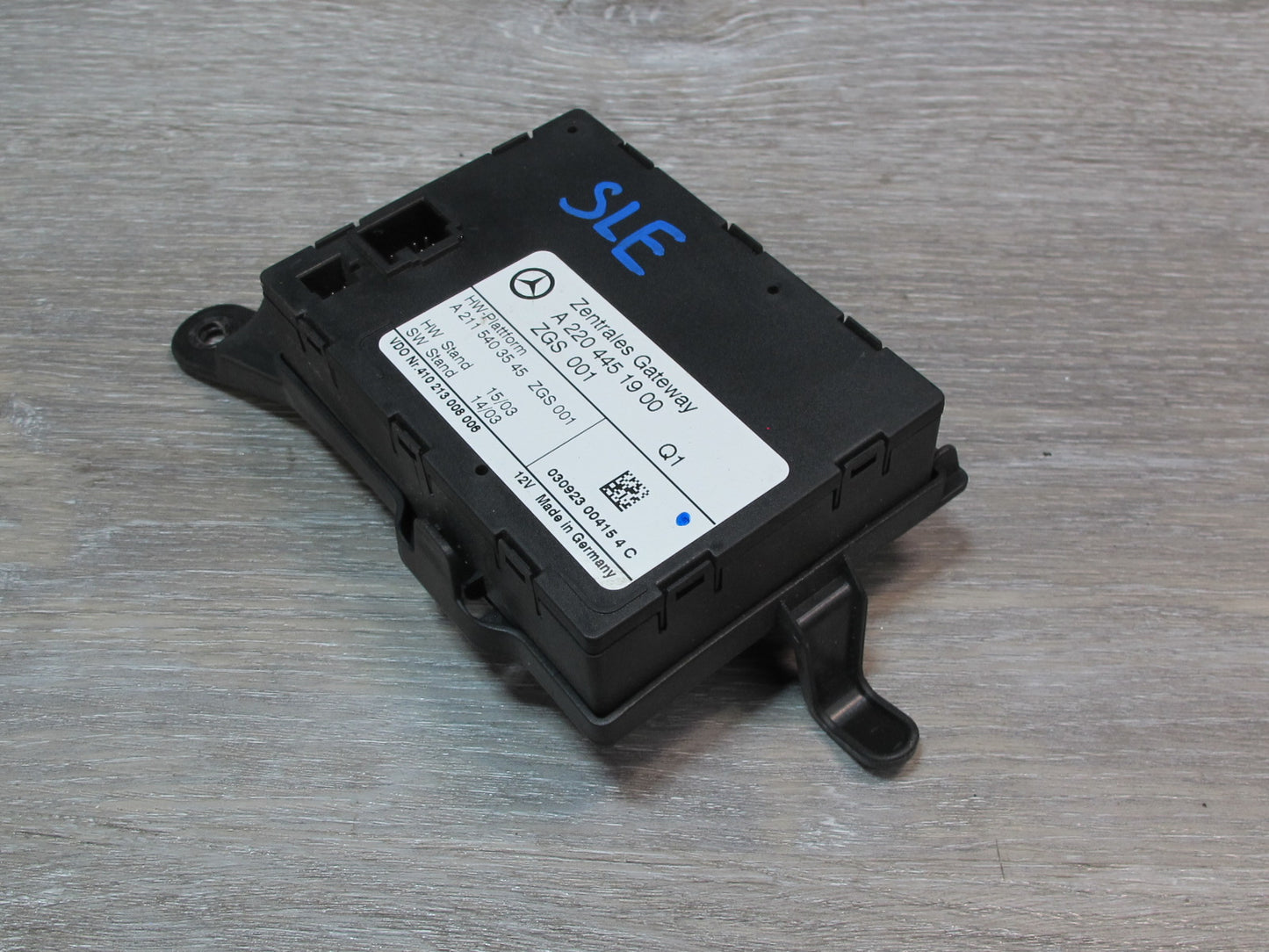 03-06 Mercedes R230 Sl-class Central Gateway Control Module 2204451900 OEM