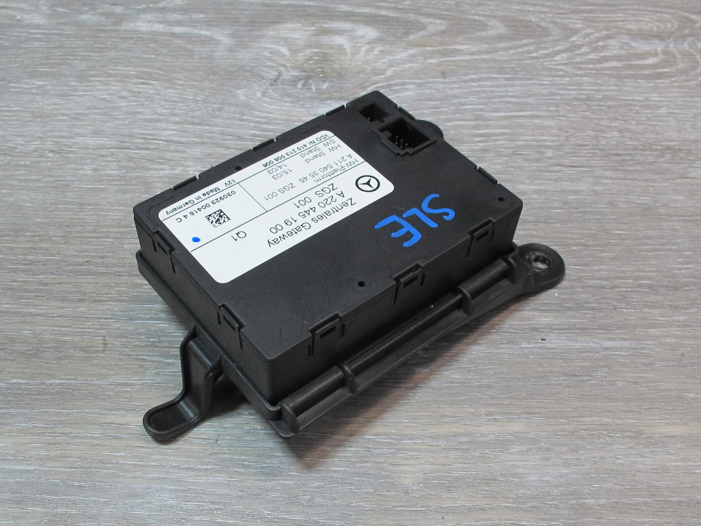 03-06 Mercedes R230 Sl-class Central Gateway Control Module 2204451900 OEM