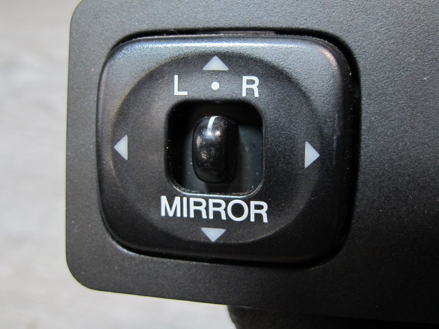 2003-2009 Lexus UZJ120L GX470 Side View Mirror Switch