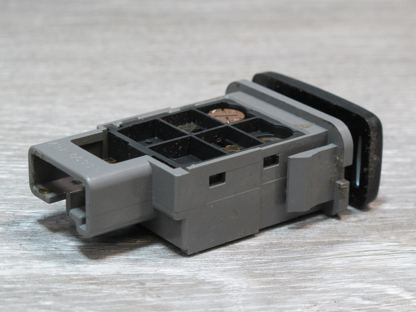 2003-2009 Lexus UZJ120L GX470 Differential Lock Button Switch