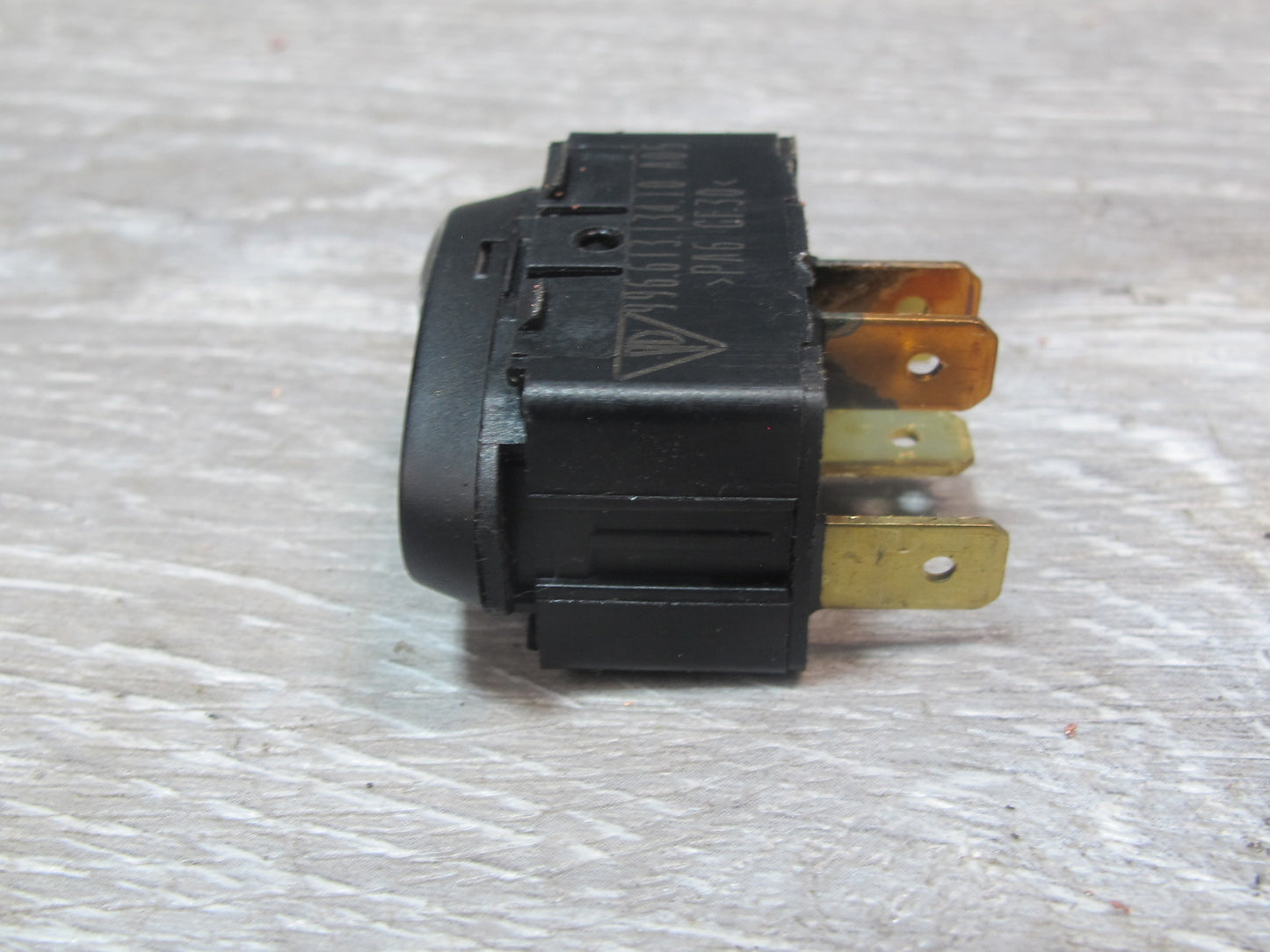 1999-2005 Porsche 911 996 Rear Heated Window Button Switch 99661313410