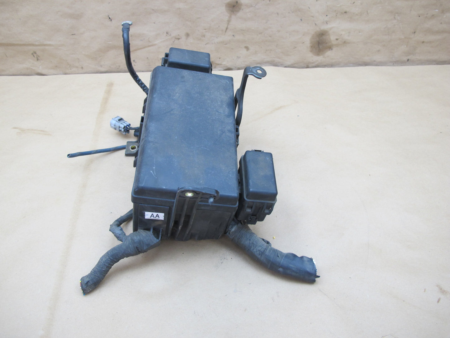 2003-2004 Lexus UZJ120L GX470 Engine Bay Fuse Relay Box Module OEM