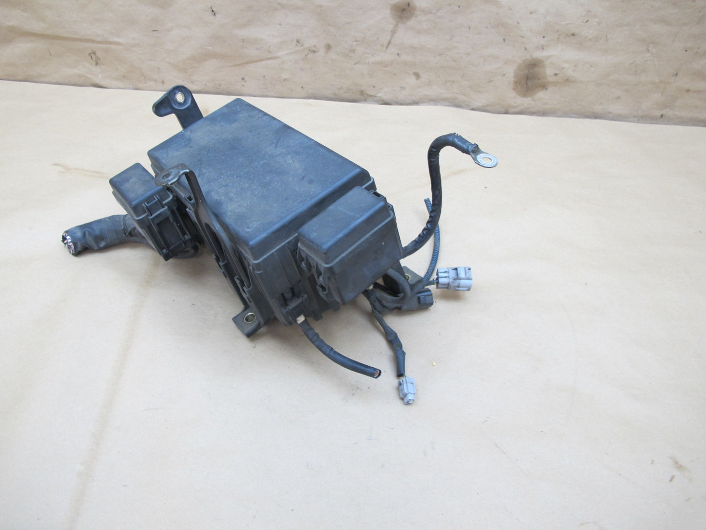 2003-2004 Lexus UZJ120L GX470 Engine Bay Fuse Relay Box Module OEM