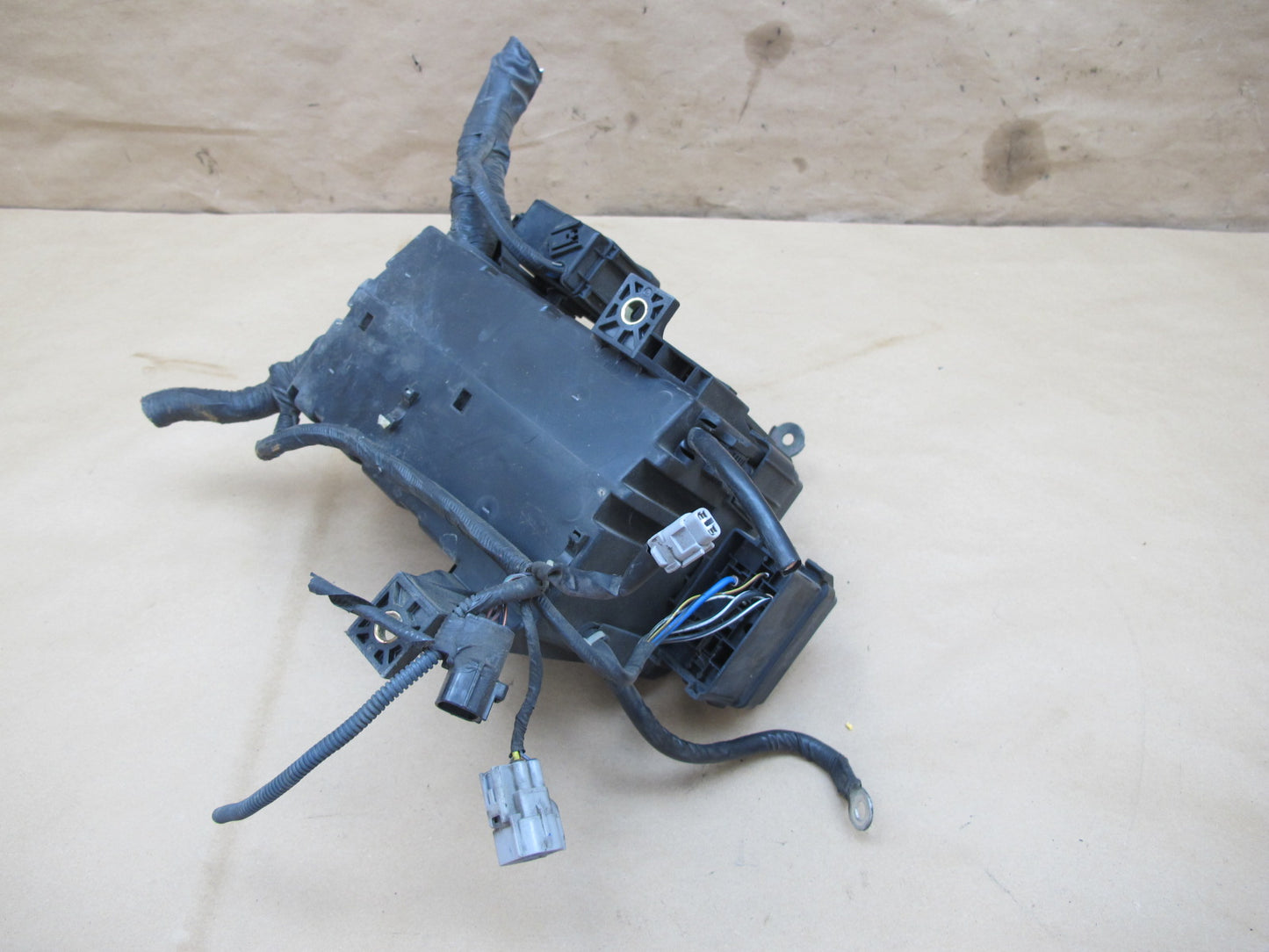 2003-2004 Lexus UZJ120L GX470 Engine Bay Fuse Relay Box Module OEM