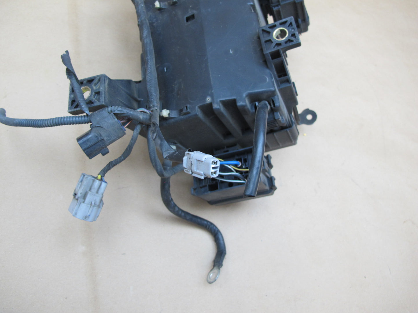 2003-2004 Lexus UZJ120L GX470 Engine Bay Fuse Relay Box Module OEM