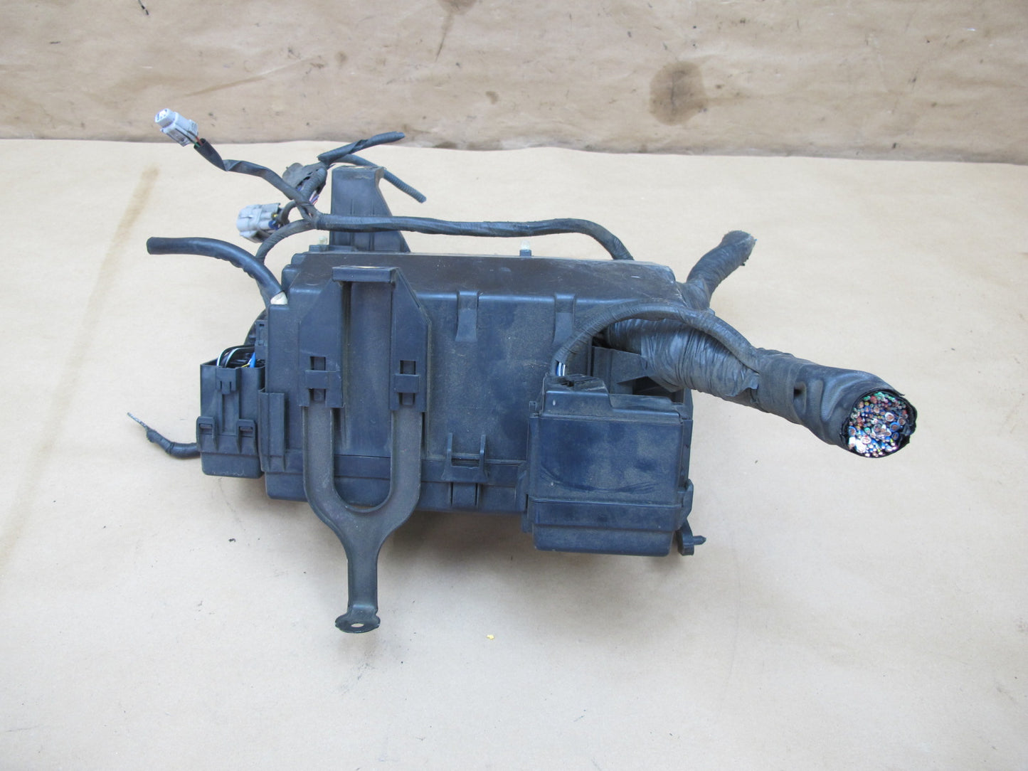 2003-2004 Lexus UZJ120L GX470 Engine Bay Fuse Relay Box Module OEM