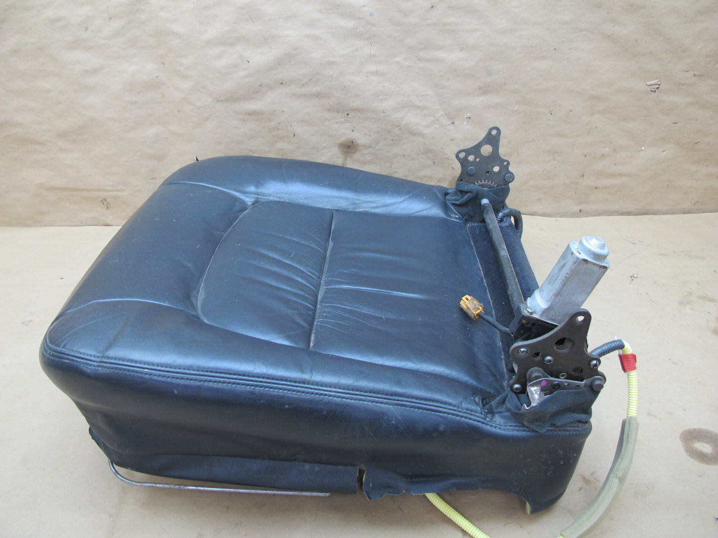 98-00 Lexus USF20L LS400 Front Right Seat Lower Leather Cushion w Wire OEM