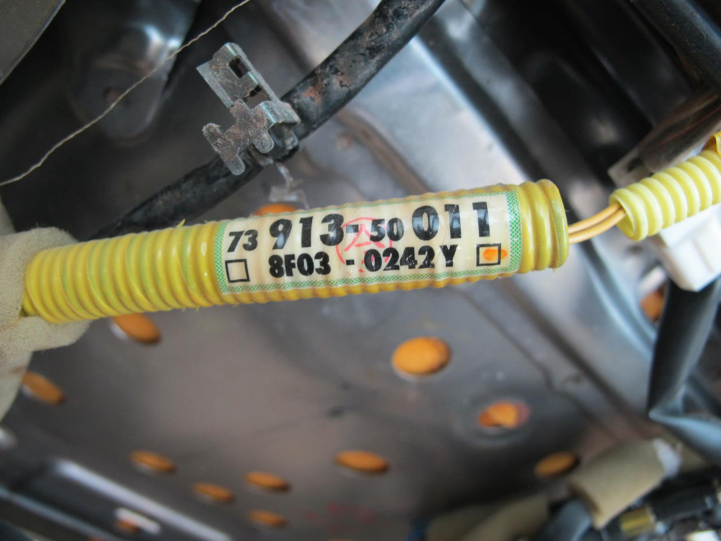 98-00 Lexus USF20L LS400 Front Right Seat Lower Leather Cushion w Wire OEM