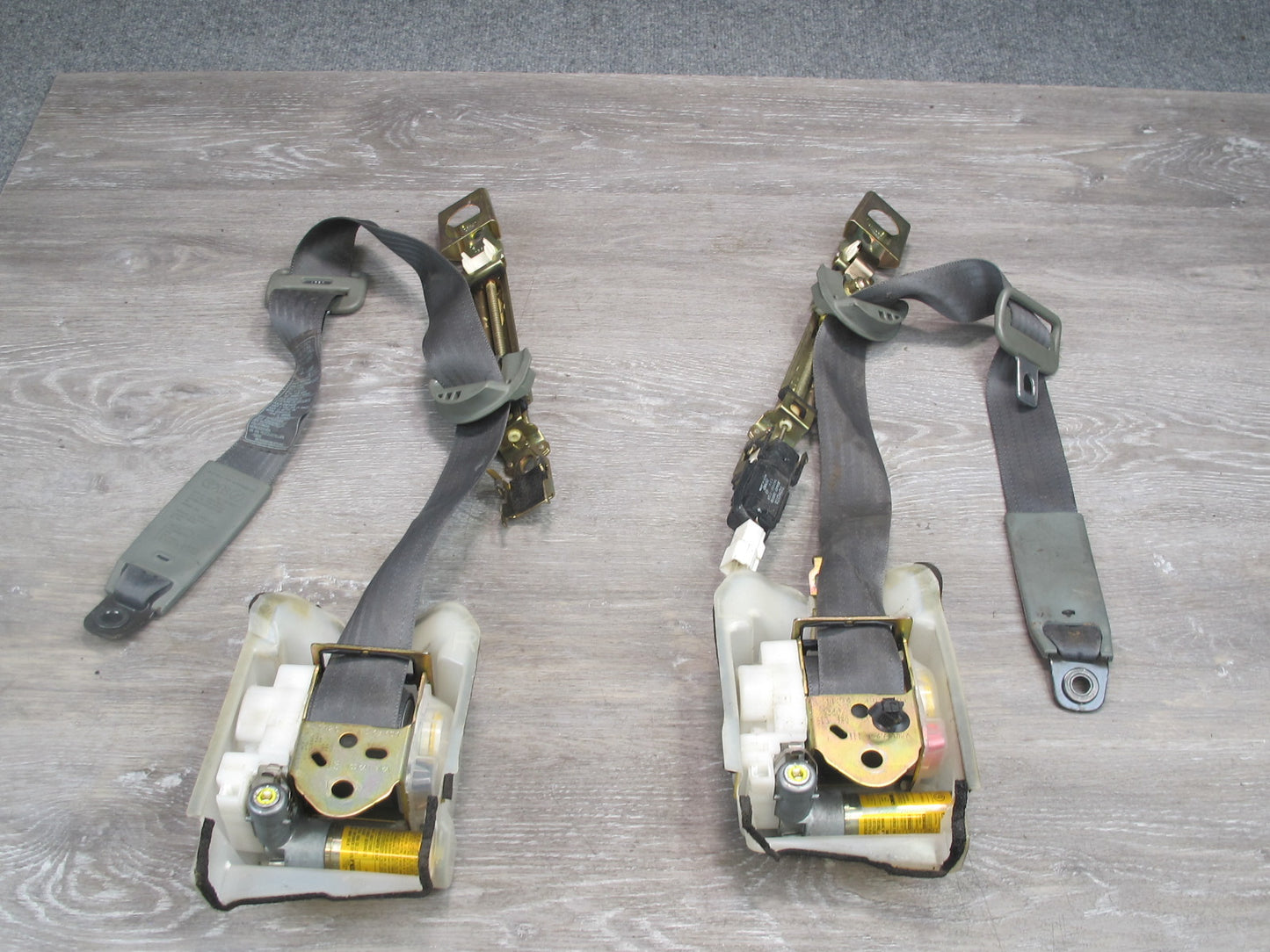95-97 LEXUS LS400 FRONT LEFT & RIGHT SIDE SEATBELT RETRACTOR SET OEM