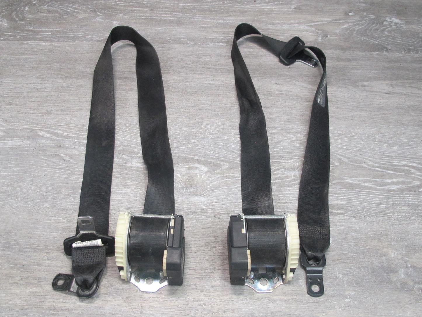 03-08 BMW E85 Z4 FRONT LEFT & RIGHT SIDE SEATBELT RETRACTOR SET OEM