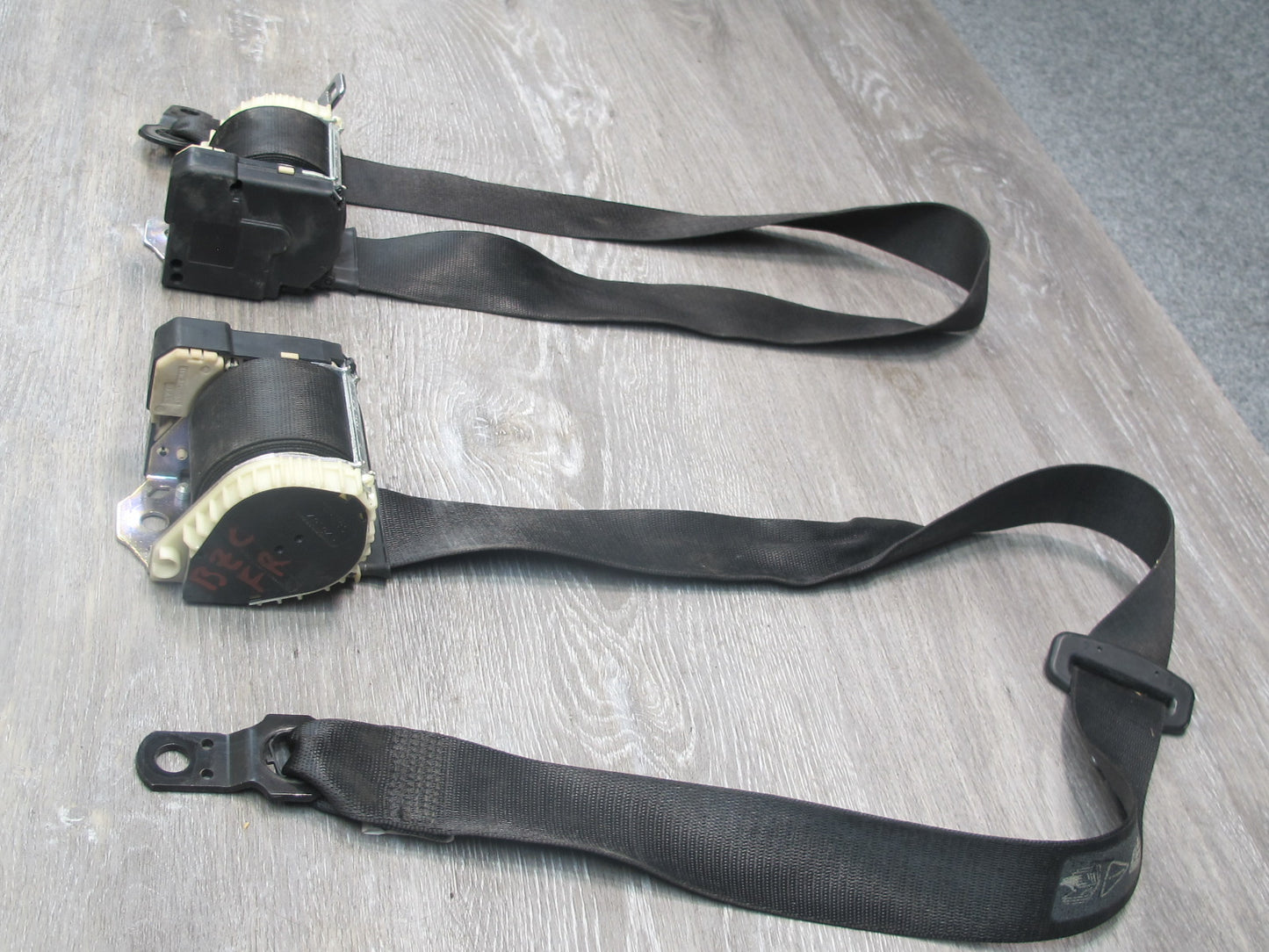 03-08 BMW E85 Z4 FRONT LEFT & RIGHT SIDE SEATBELT RETRACTOR SET OEM