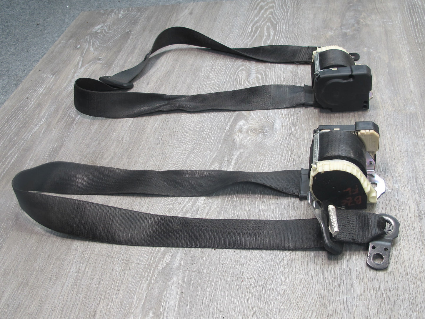 03-08 BMW E85 Z4 FRONT LEFT & RIGHT SIDE SEATBELT RETRACTOR SET OEM