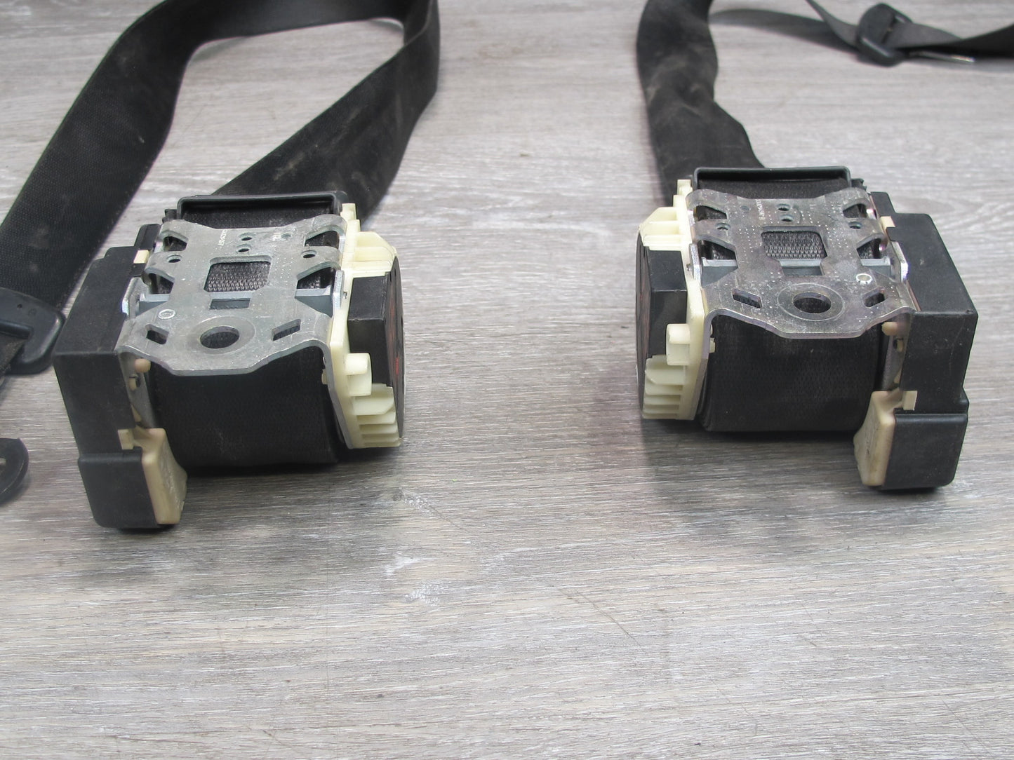 03-08 BMW E85 Z4 FRONT LEFT & RIGHT SIDE SEATBELT RETRACTOR SET OEM
