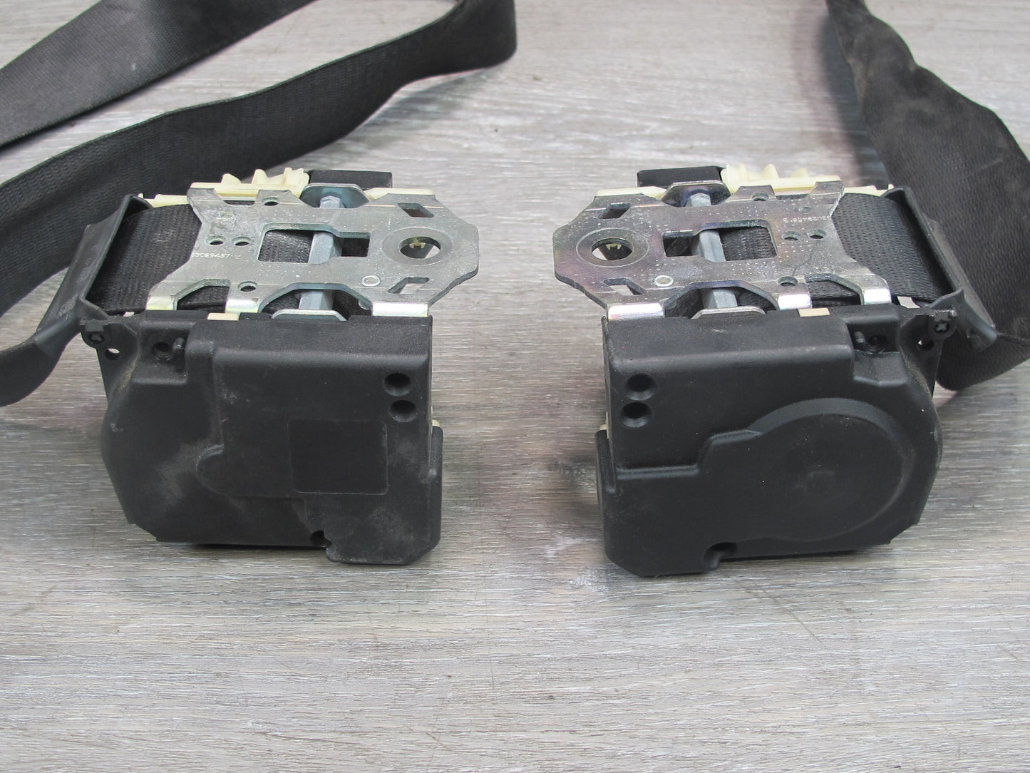 03-08 BMW E85 Z4 FRONT LEFT & RIGHT SIDE SEATBELT RETRACTOR SET OEM